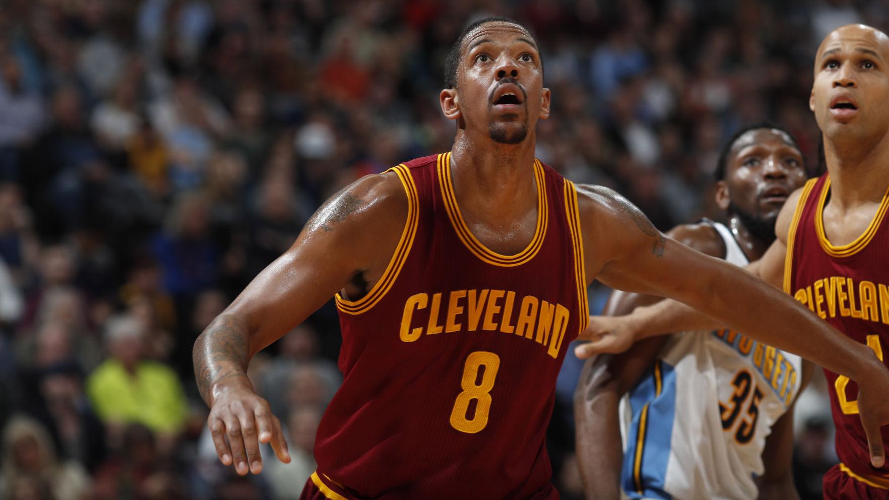 Channing Frye signs with Cavaliers, promptly pokes fun at Kevin Love and UCLA